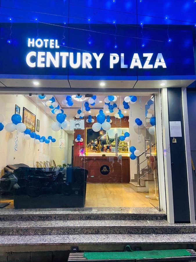 The Century Plaza Hotel Варанаси Екстериор снимка