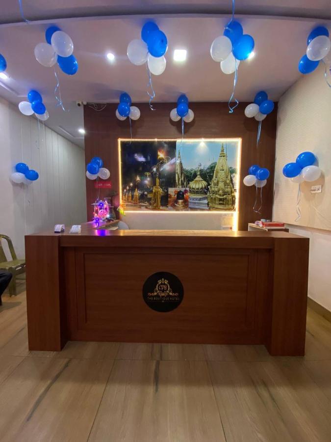The Century Plaza Hotel Варанаси Екстериор снимка